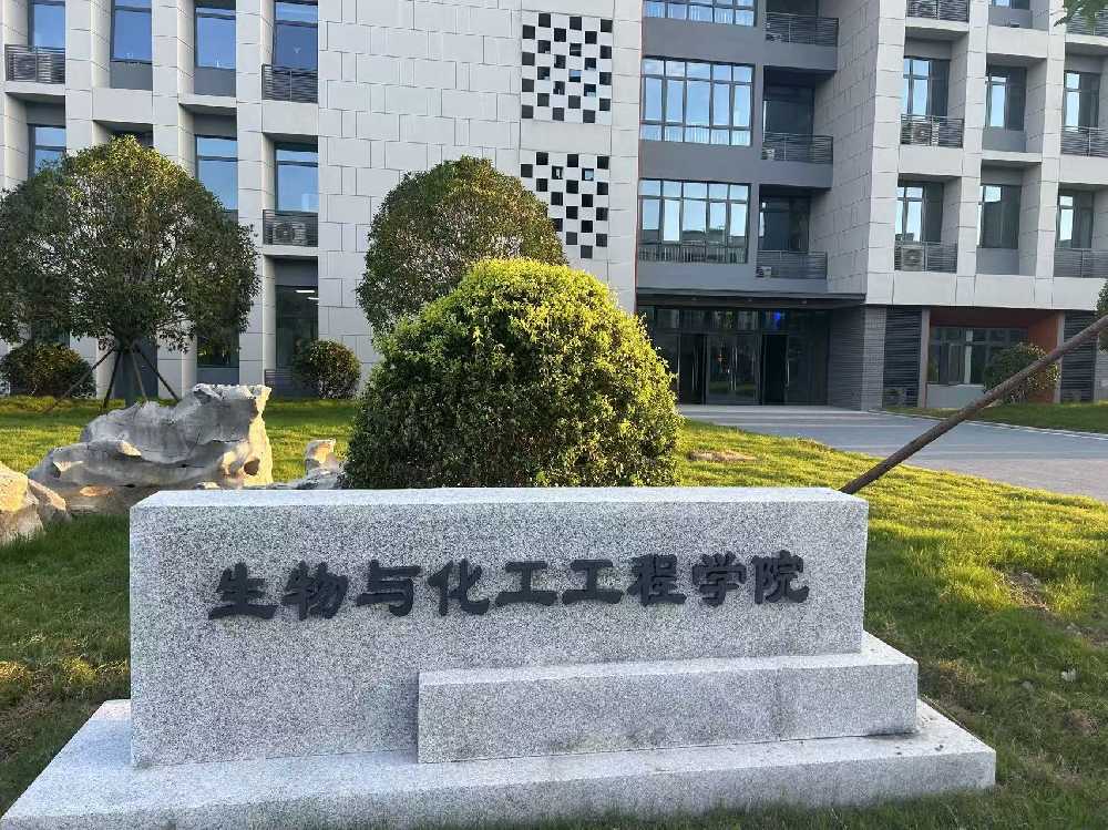 麻江县扬州职业大学体育场高杆灯项目